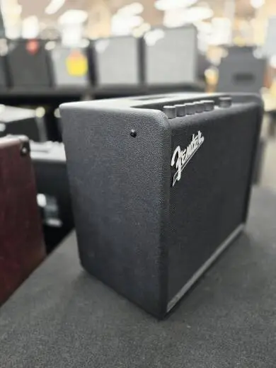 Fender Mustang LT25 2